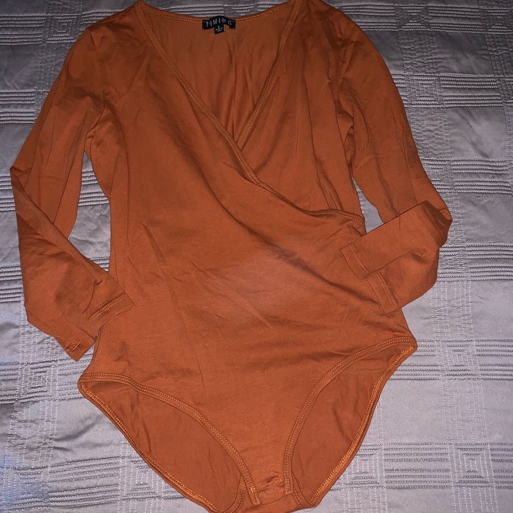 Low cut body suit